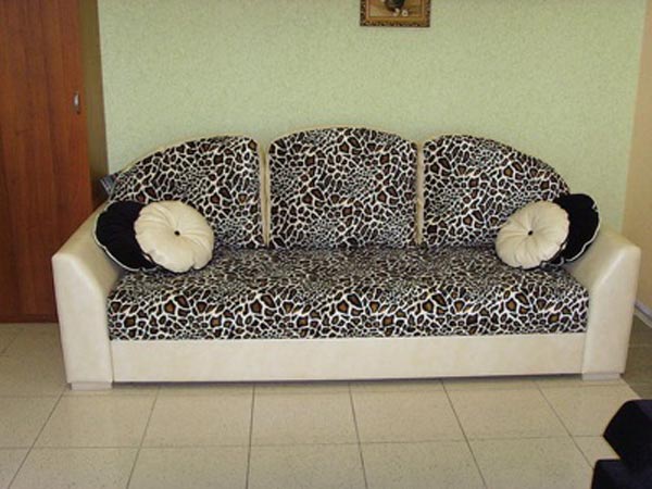 Диван с декоративными подушками «Эдем»