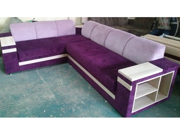 Фиолетовый угловой диван