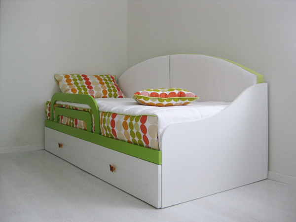 Кровать белая для детской комнаты
