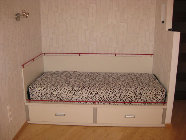 Кровать детская с двумя ящиками