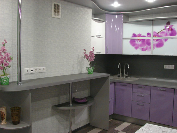 Кухня двухцветная с фотопечатью