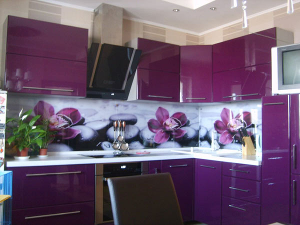 Кухня фиолетовая с фотопечатью