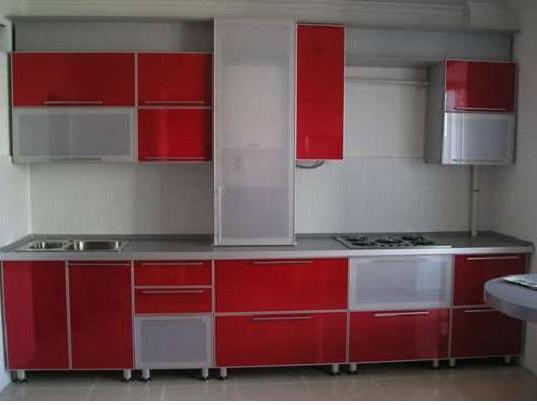 Кухня глянцевая красного цвета