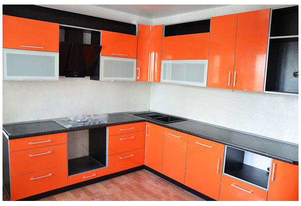 Кухня оранжевая из пластика
