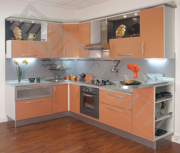 Кухня персикового цвета угловая