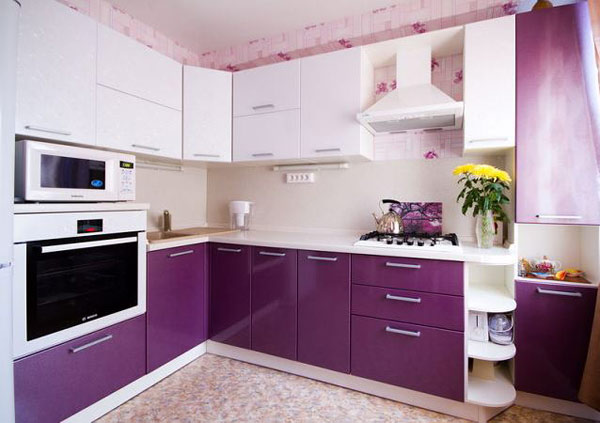 Кухня угловая с двухцветным фасадом