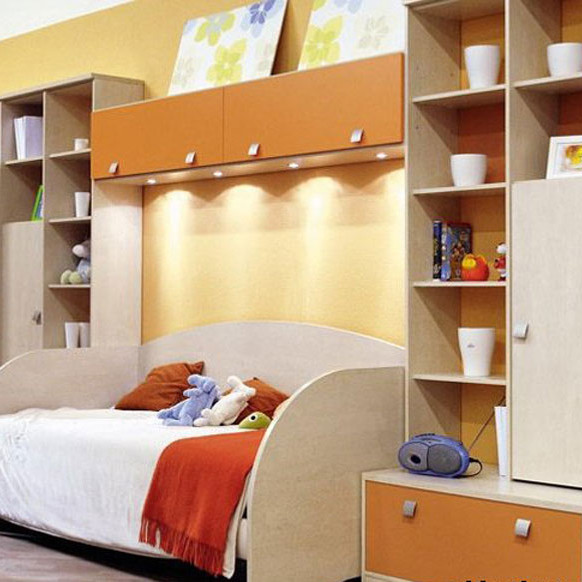 Мебель для детской с оранжевыми фасадами