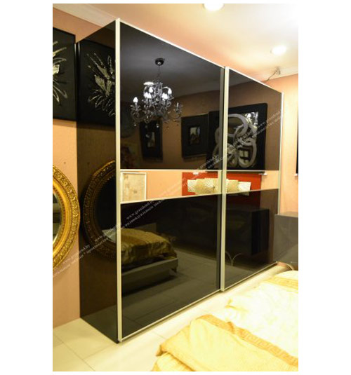 Шкаф-купе черный с зеркальными вставками