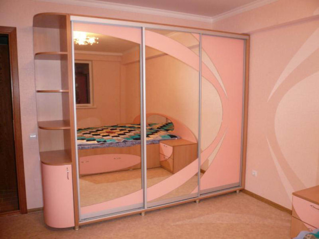 Шкаф-купе линейный для спальной комнаты